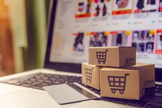 كيف تبدأ في التجارة الإلكترونية؟ لزيادة مبيعاتك أو البدء بتجارتك الخاصة